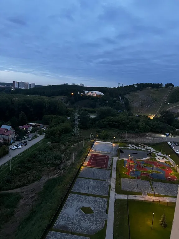 Светлая студия с видом на горы