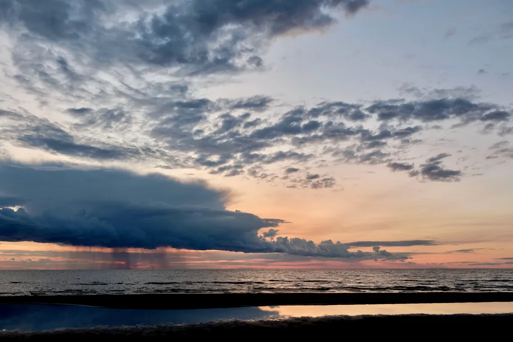 Aframe white, Дом на берегу Рыбинского моря