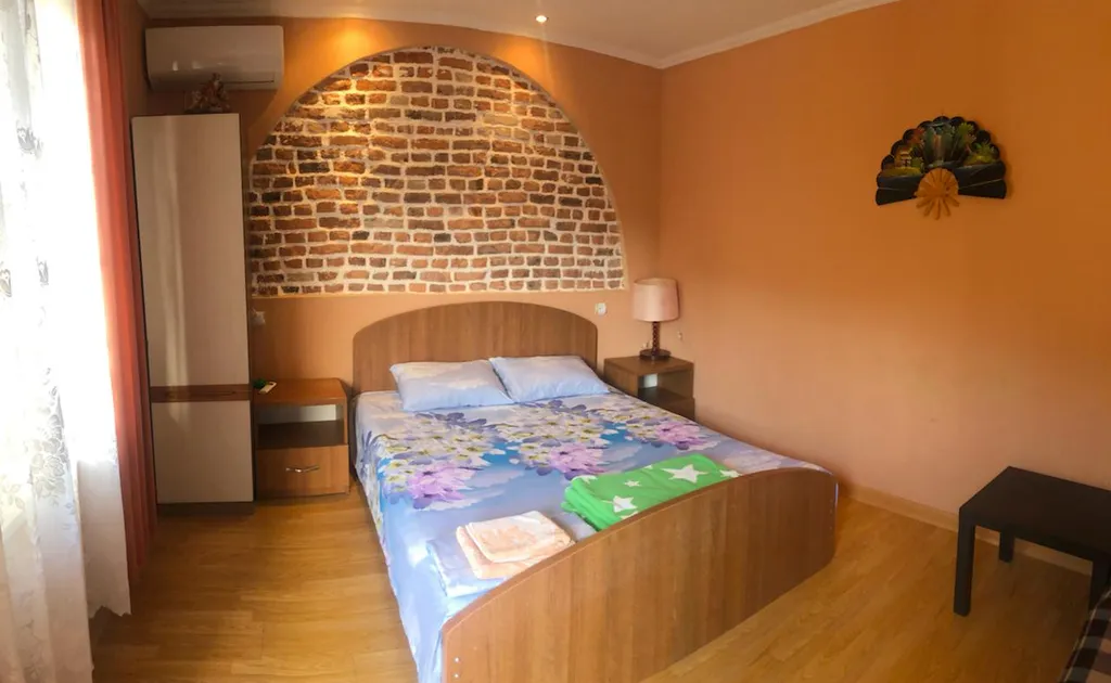 Коттедж Гостевой дом в центре с зоной отдыха на большую компанию — аренда посуточно в Сухум