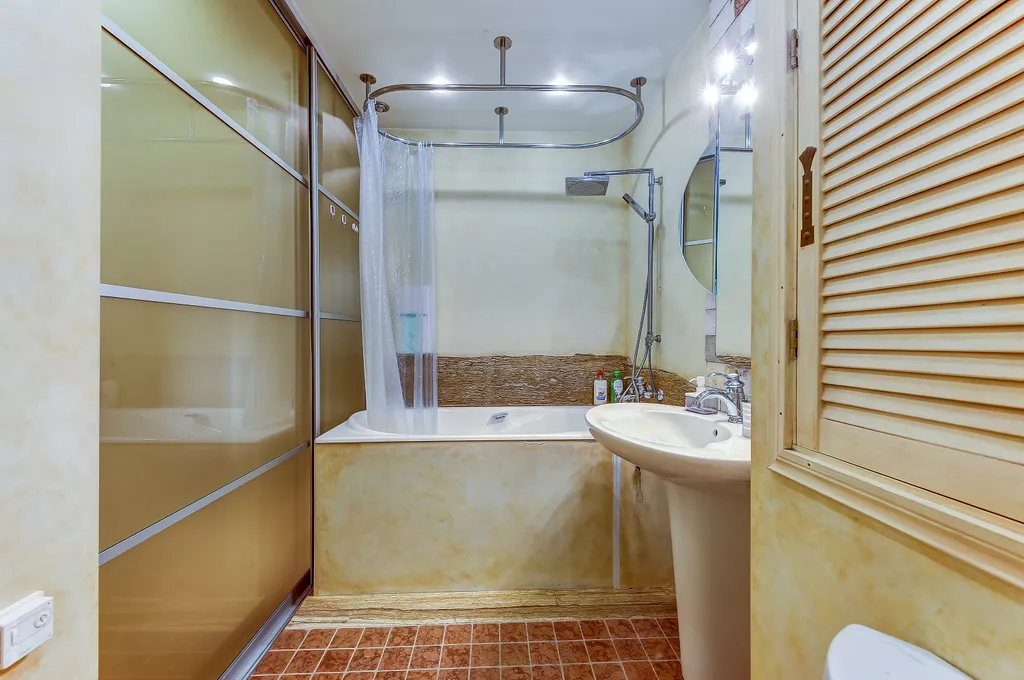 Ryss' 2BR Apt on Nevsky 79