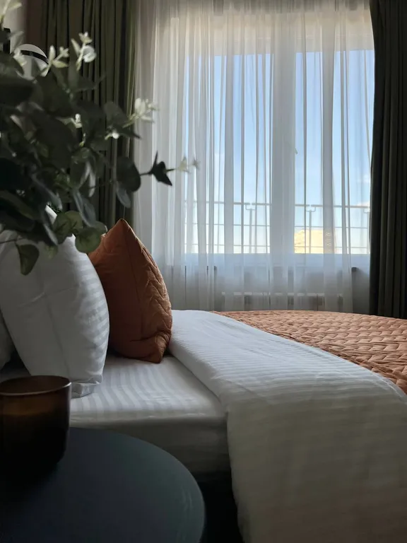 Стильная студия с выходом на кровлю ТЦ Галерея