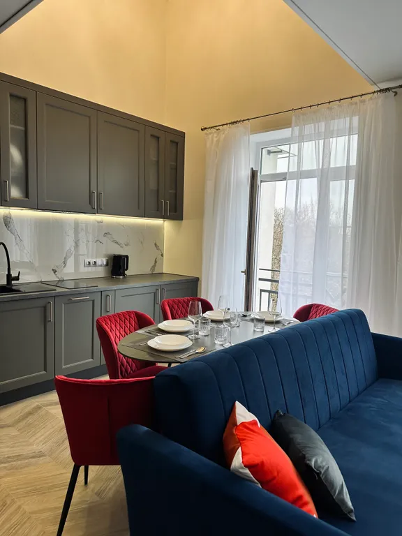 Дизайнерский апартамент в 2-уровнях в 5 минутах от моря