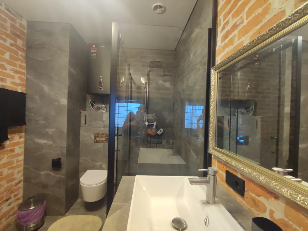 Апартаменты с видом на море, в элитном небоскрёбе, в центре города