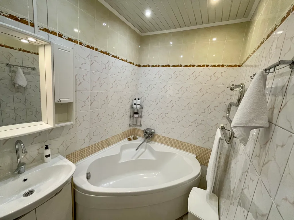 Таунхаус в окружении соснового леса