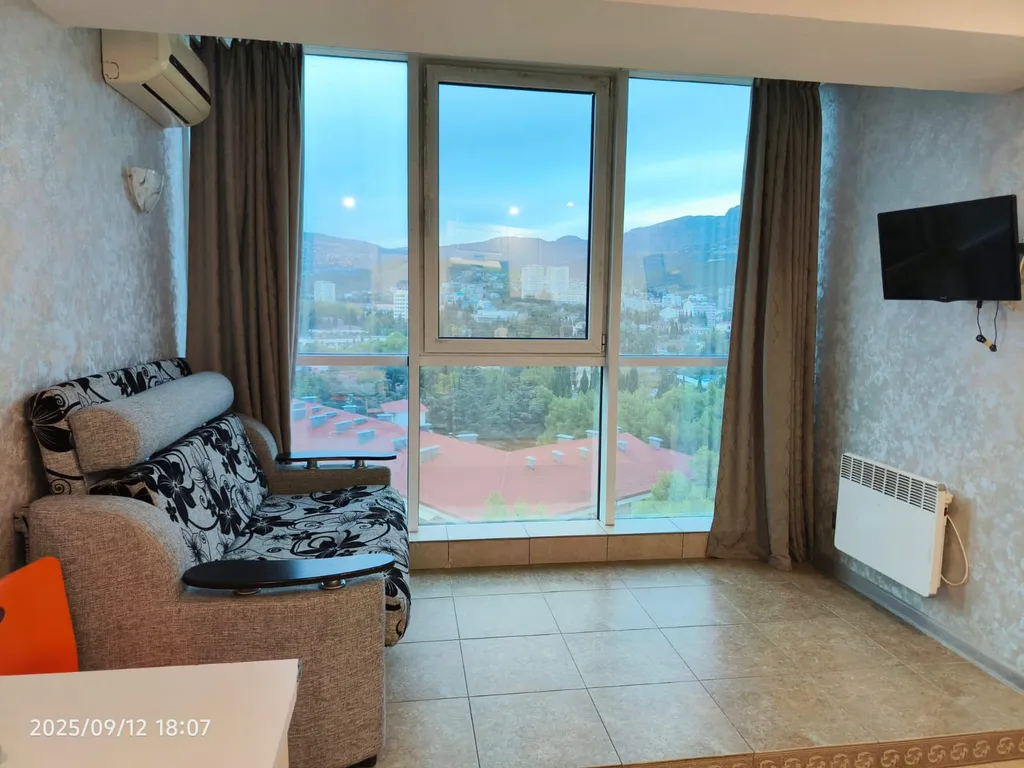 Квартира Однокомнатная квартира с видом на горы — Алушта