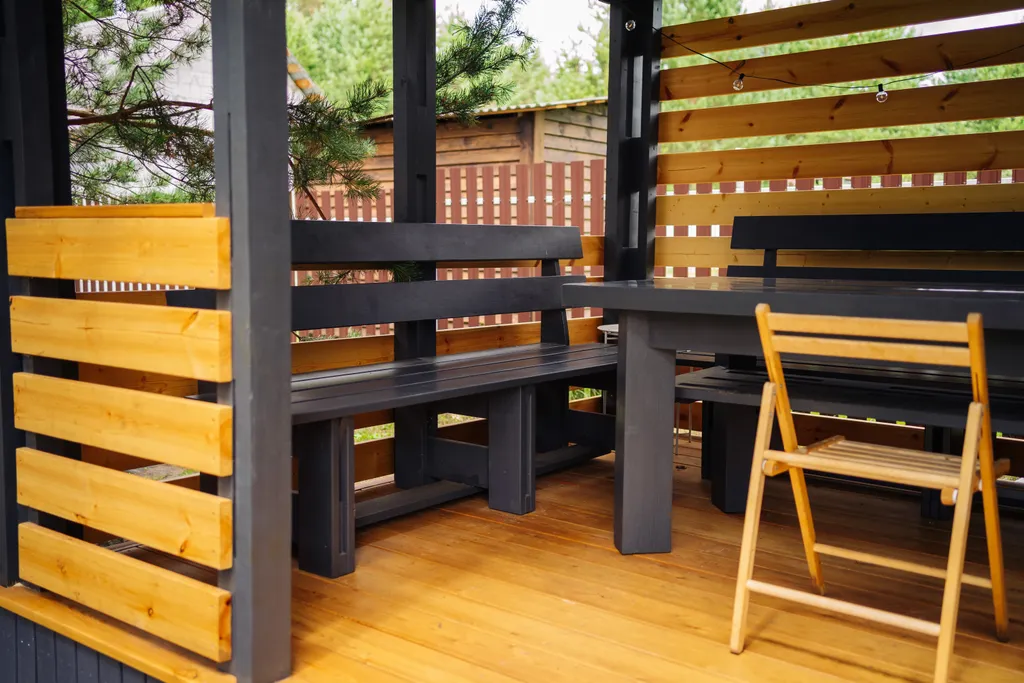 Домик в сосновом бору с баней, бассейном (летом) и беседкой