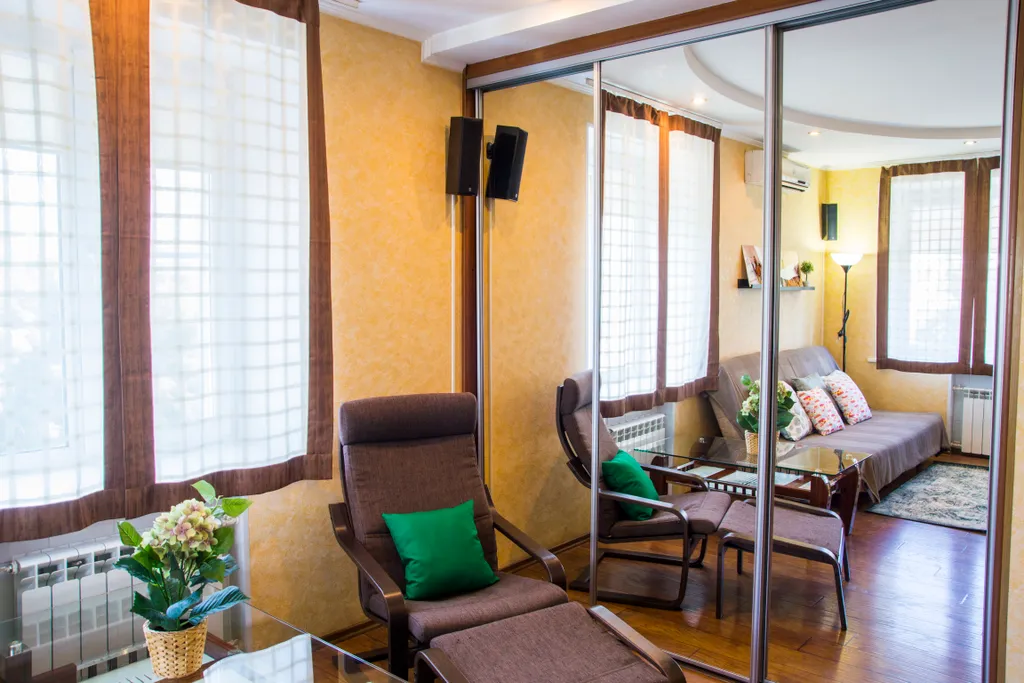 Студия с камином и рядом с достопримечательностями