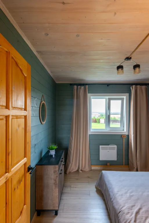 Дом на берегу реки с банным чаном