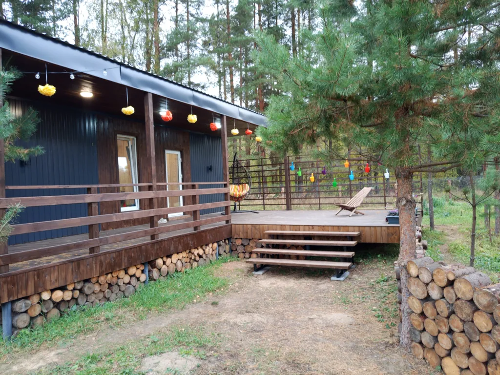 Уютный домик в сосновом лесу