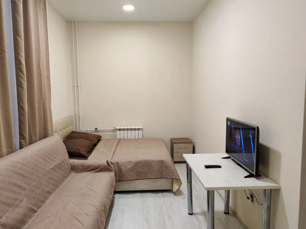 Светлая квартира с большими окнами и высокими потолками