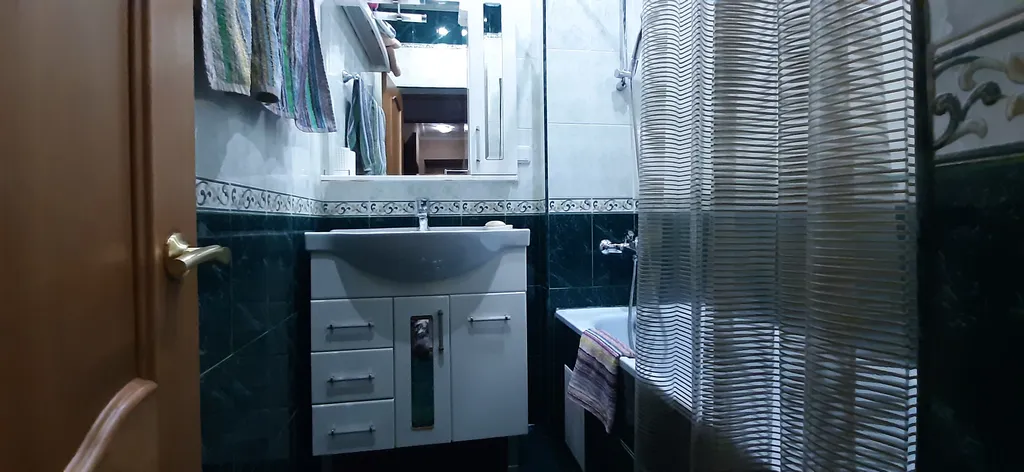 Чистая уютная с высокими потолками квартира