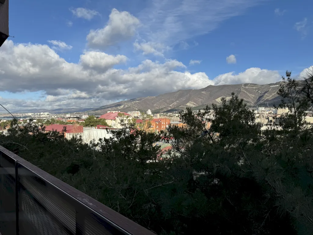 Квартира 1-комнатная квартира, 12 минут до центрального пляжа, балкон вид на горы — Геленджик