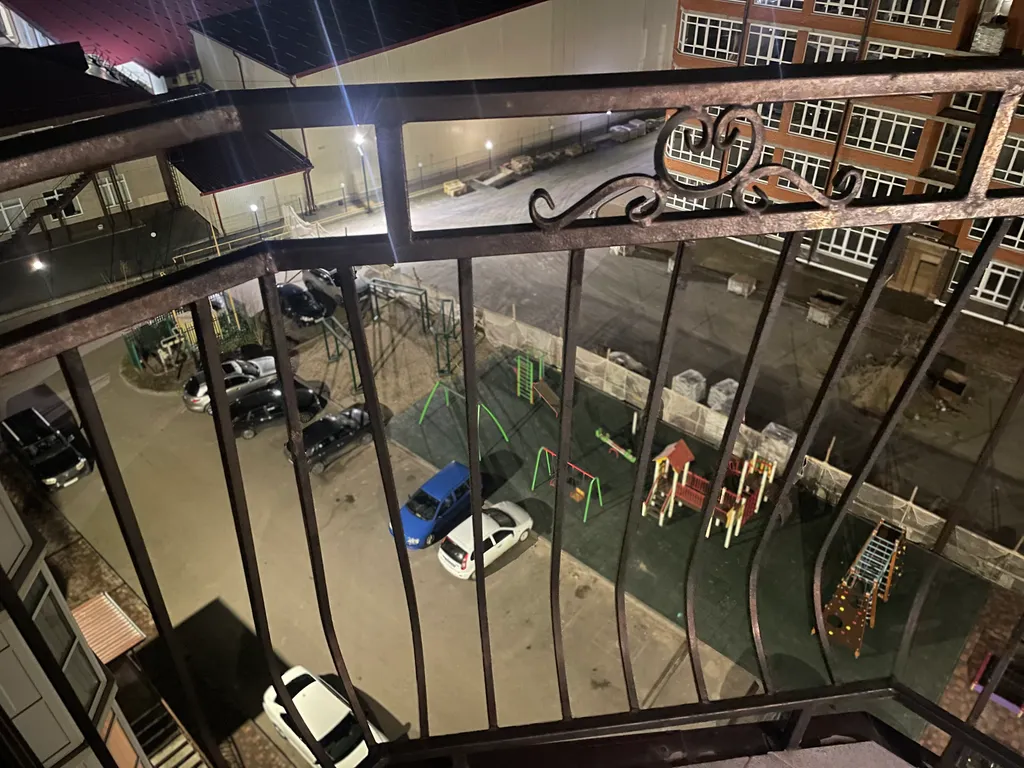 Просторная квартира с видовым балконом близ Питьевой Галереи Санатории