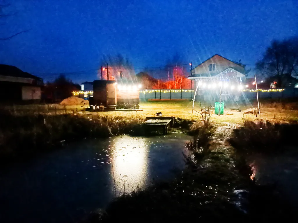 Остров Аннушки - уютные домики у реки