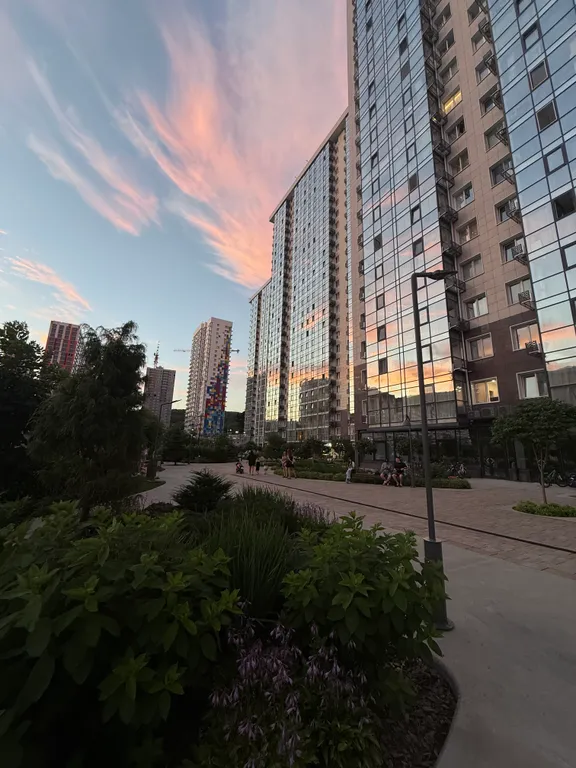 ЖК с охраняемой закрытой территорией большой детской зоной