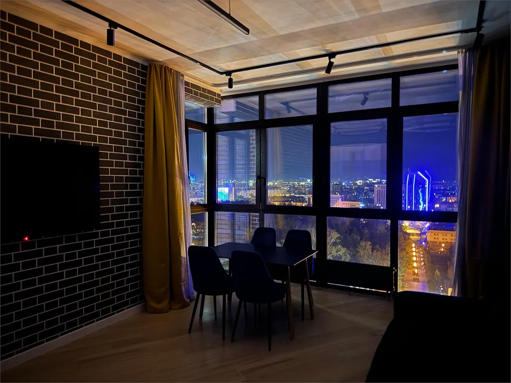 Уникальная квартира с панорамным видом и проектором