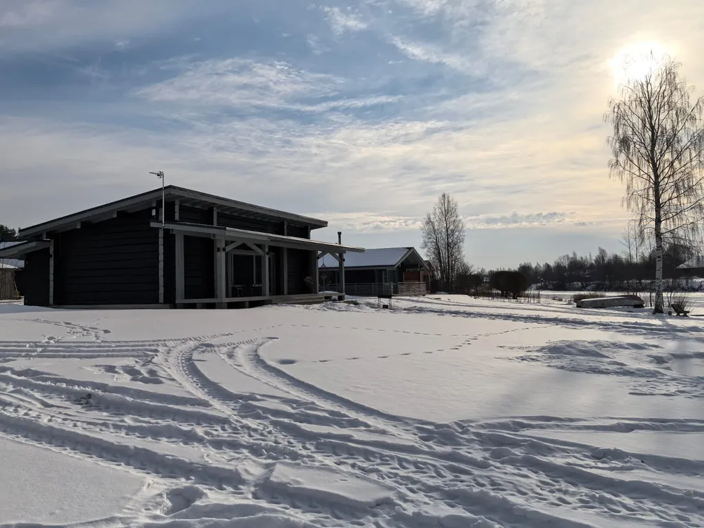 Дом с камином и панорамным видом на реку