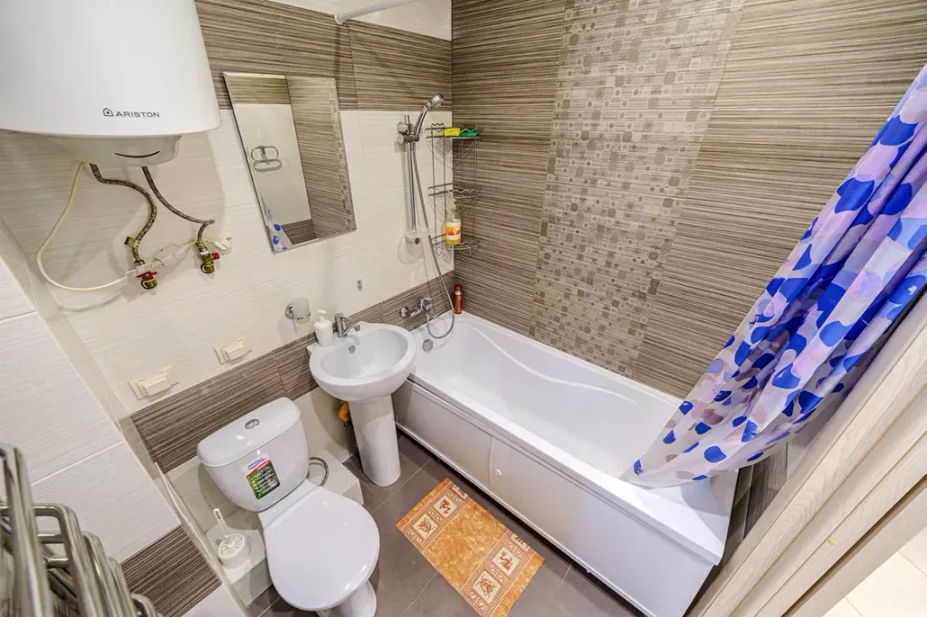 Тихий двор в центре города, своя парковка