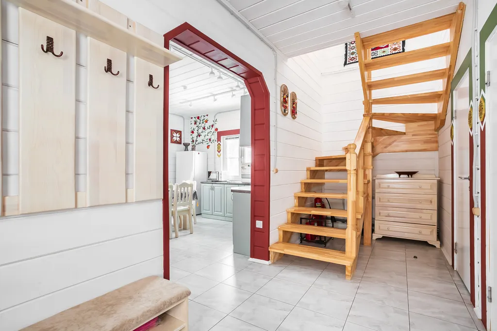 Коттедж Дом Ереван с балконом и открытой верандой в Кикино на Веле — Кикино