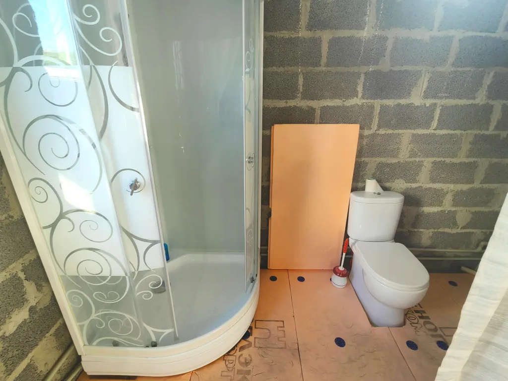 Дом с бассейном, но без ремонта