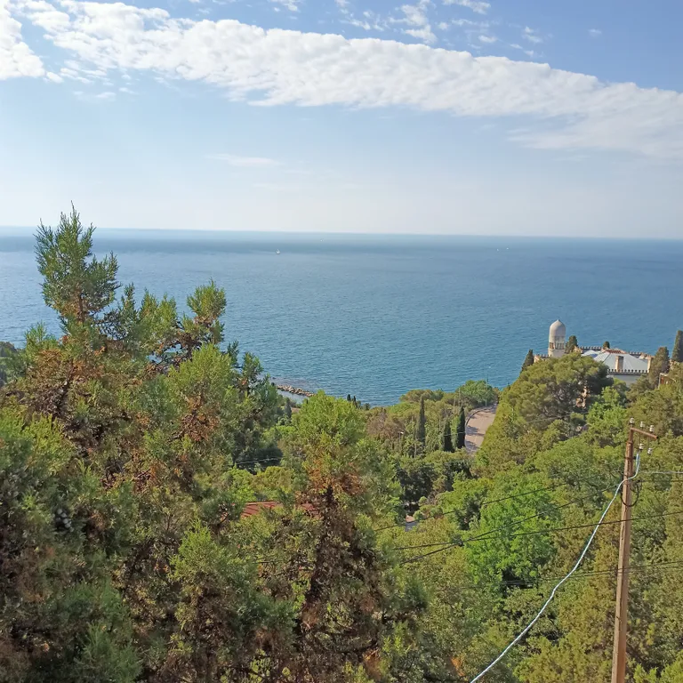 Уютный домик с видом на море и горы