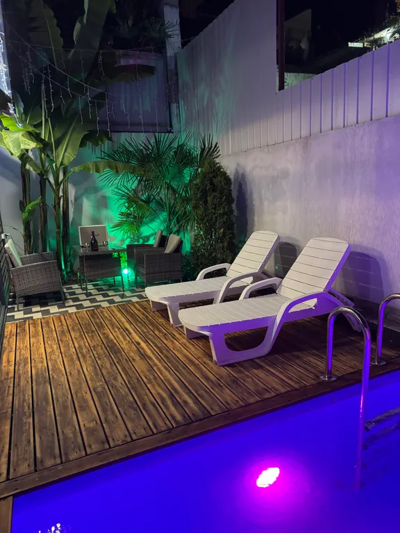 Уютный новый дом с собственным бассейном