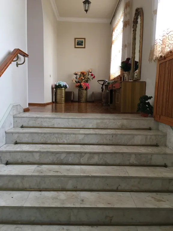 Большой уютный загородный дом с садом