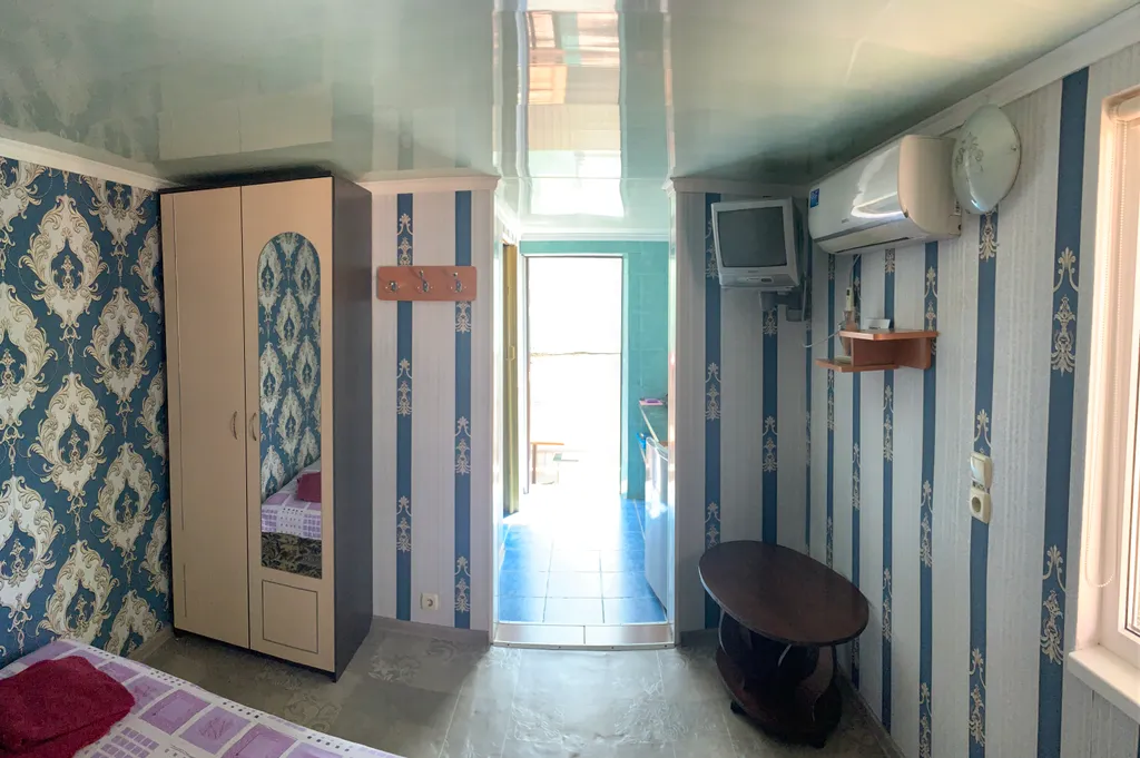 Домик 15 кВ со своим двором