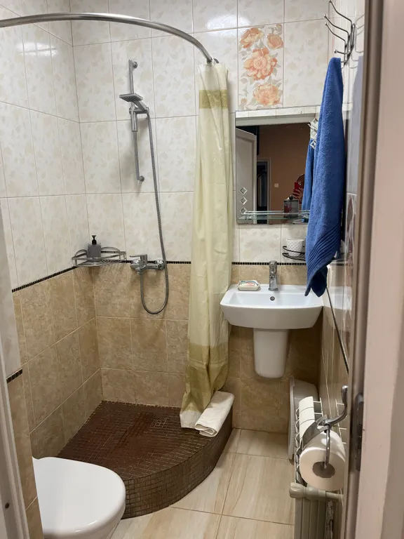 Коттедж Коттедж Сдам котедж с беседкой и мангальной зоной в центре Ялты — Ялта