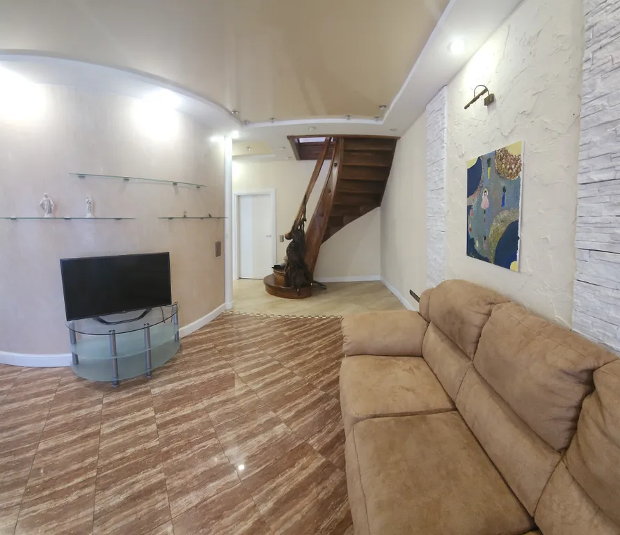 Просторная квартира в историческом районе — аренда посуточно в Калининград