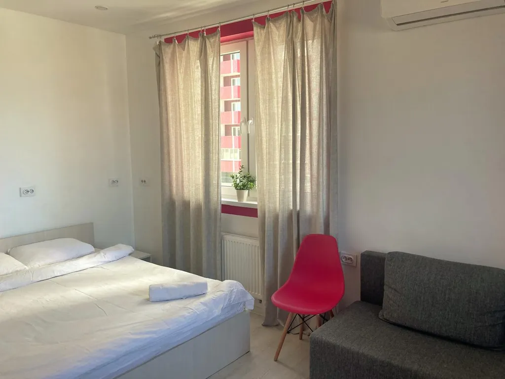 Улучшенный четырёхместный номер с балконом и видом на горы