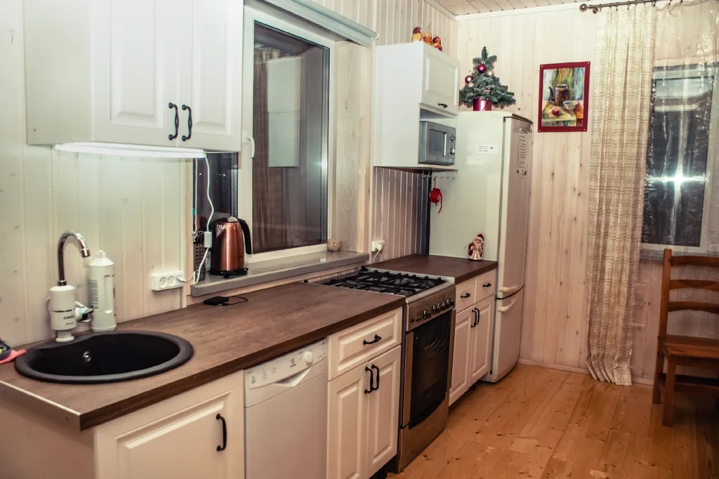 Коттедж Дом с кирпичным камином — Луга