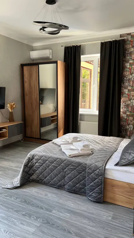 Дом в лесу с теплым бассейном и баней