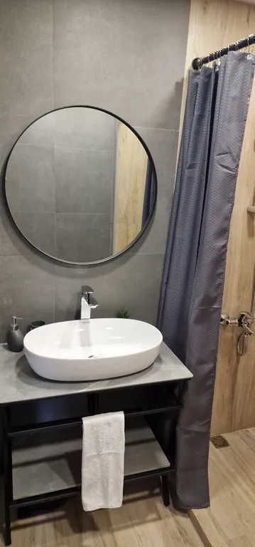 3-комнатная квартира с видом на парк у площади Республика