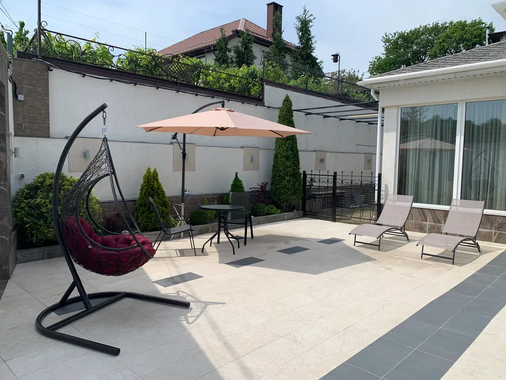 Дом с бассейном, баней и видом на море