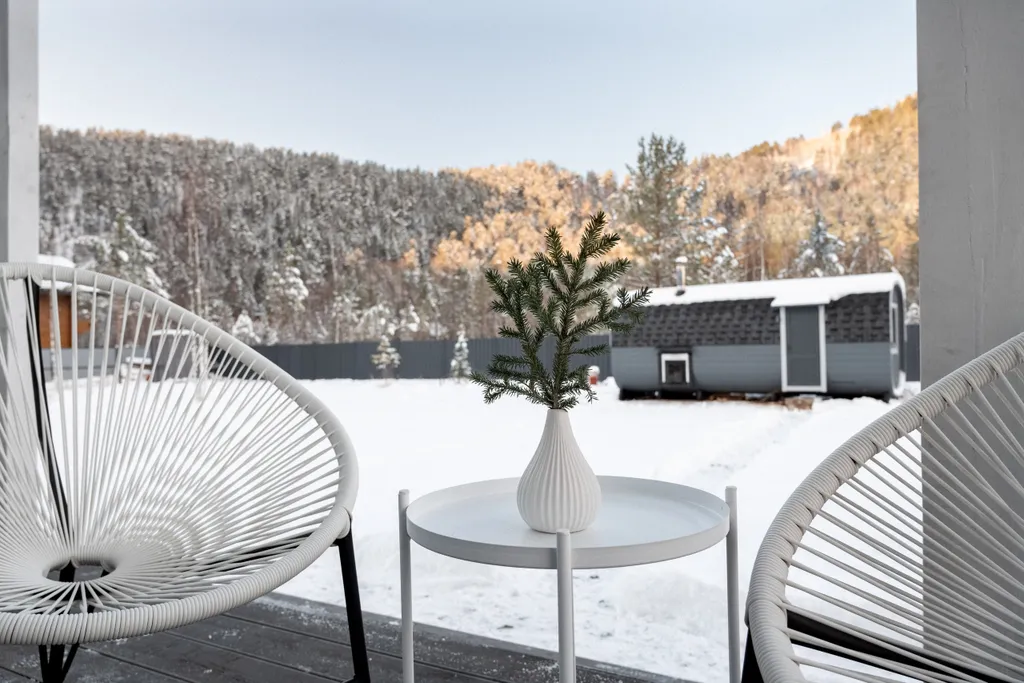 Уютный дом около реки Мана с баней