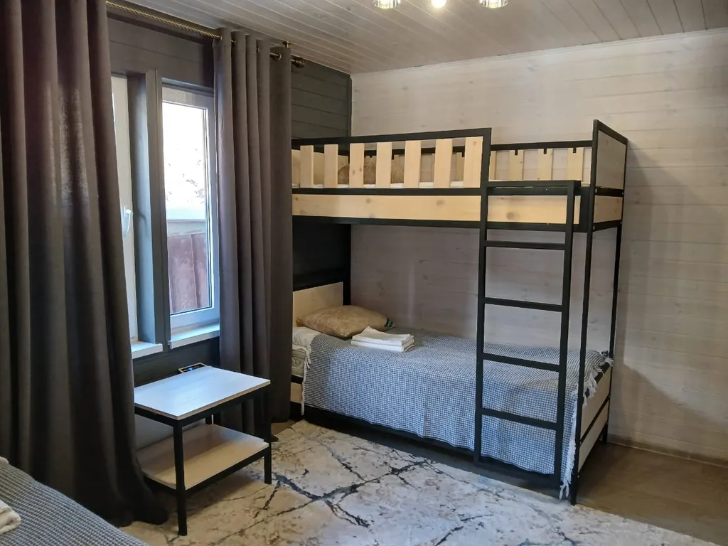 Домик шале с шикарным видом на горы и лес