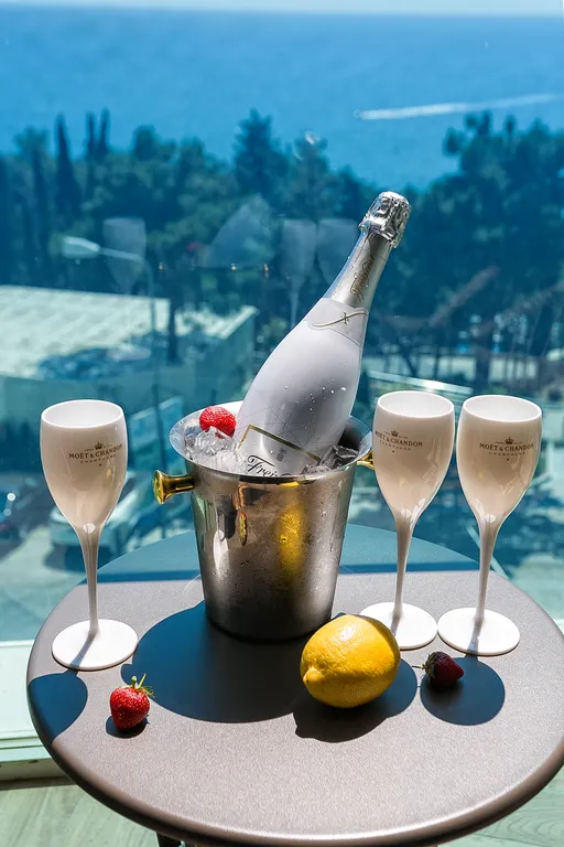 Студия с террасой и видом на море в скай плаза 3