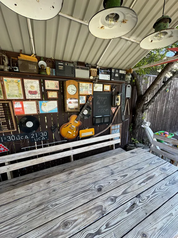 Домик с двуспальной кроватью и террасой