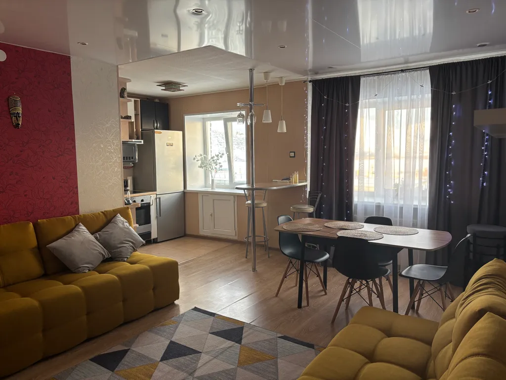 Квартира Уютная евротрешка с большой гостиной и двумя спальнями с видом на горы — аренда посуточно в Кировск