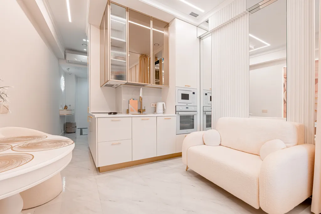 Студия с мозаичным панно в ЖК Актер Гэлакси