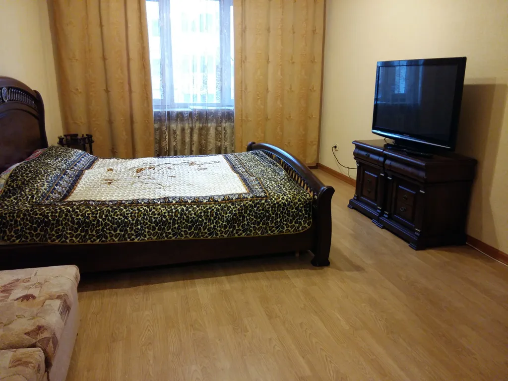 Двухкомнатная квартира класса люкс с балконом в центре города