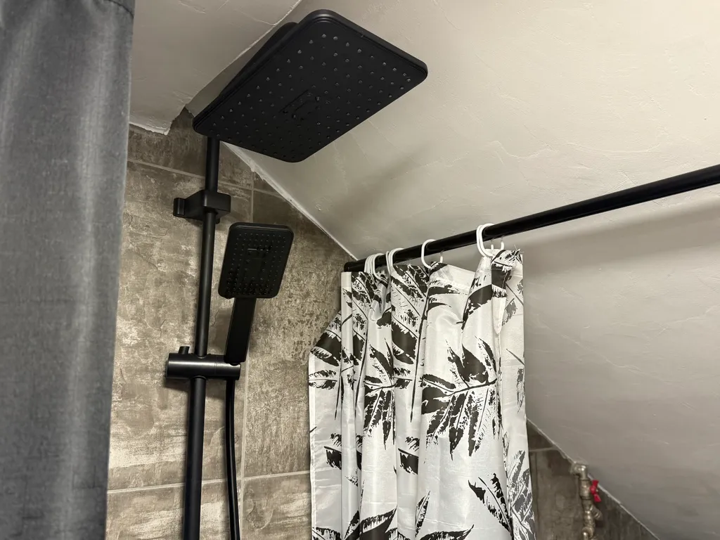 Уютная комната с отдельным входом в центре города