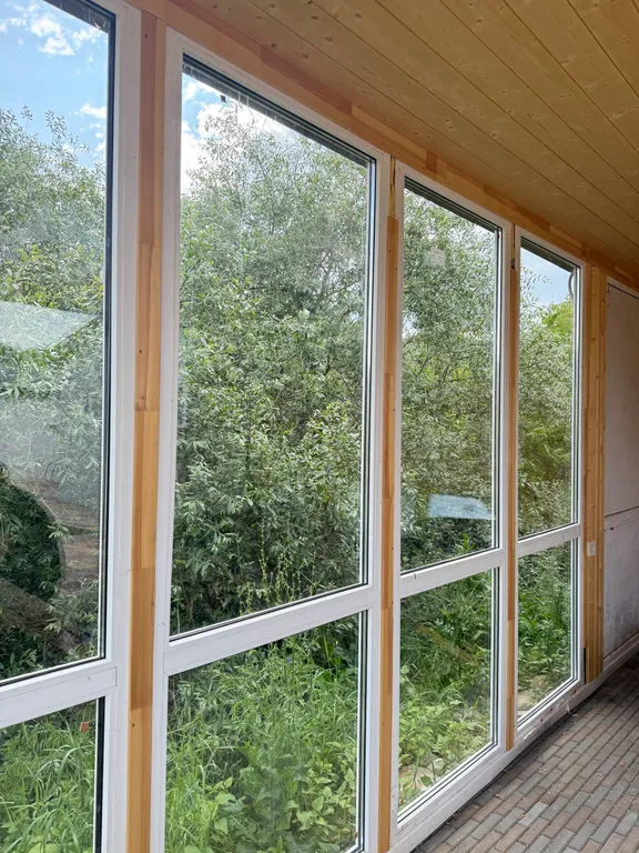 Экологичный домик у старого озера