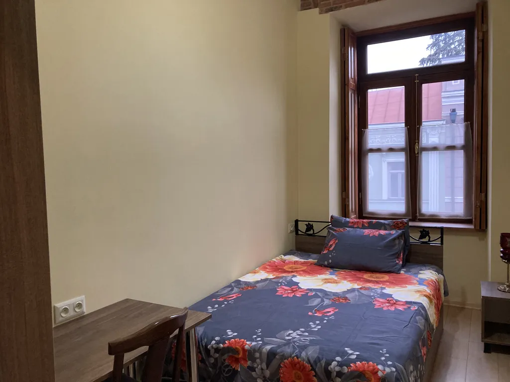 Апартаменты с двумя спальнями с историческим интерьером центр Тбилиси