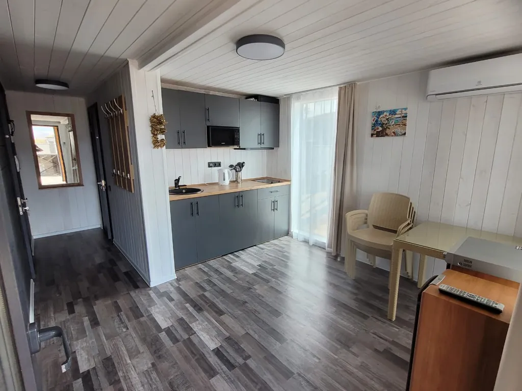 Новый комфортный чистый дом с террасой и видом на море