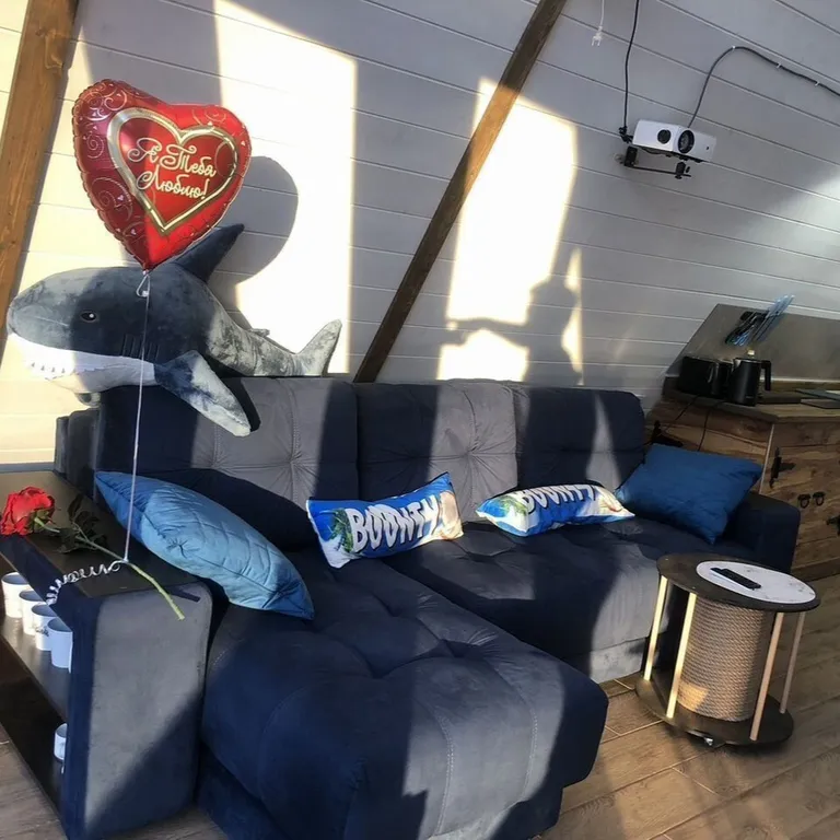 Дом у озера в стиле А-frame