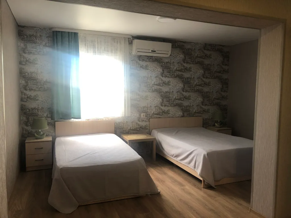 Квартира Тихий, просторный номер на втором этаже — аренда посуточно в Гагра