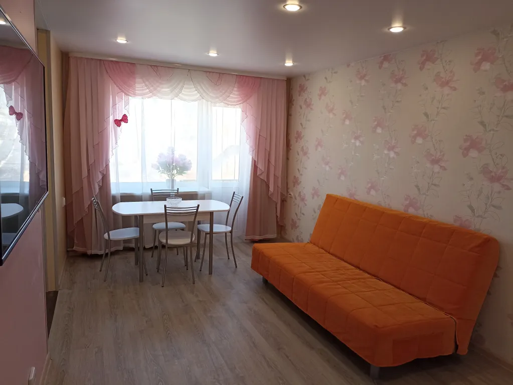 Двухкомнатная квартира в центре с видом на Никольский храм