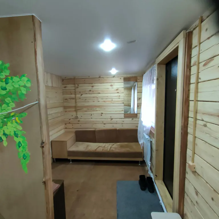 Уютный этаж из трех номеров с видом на лес